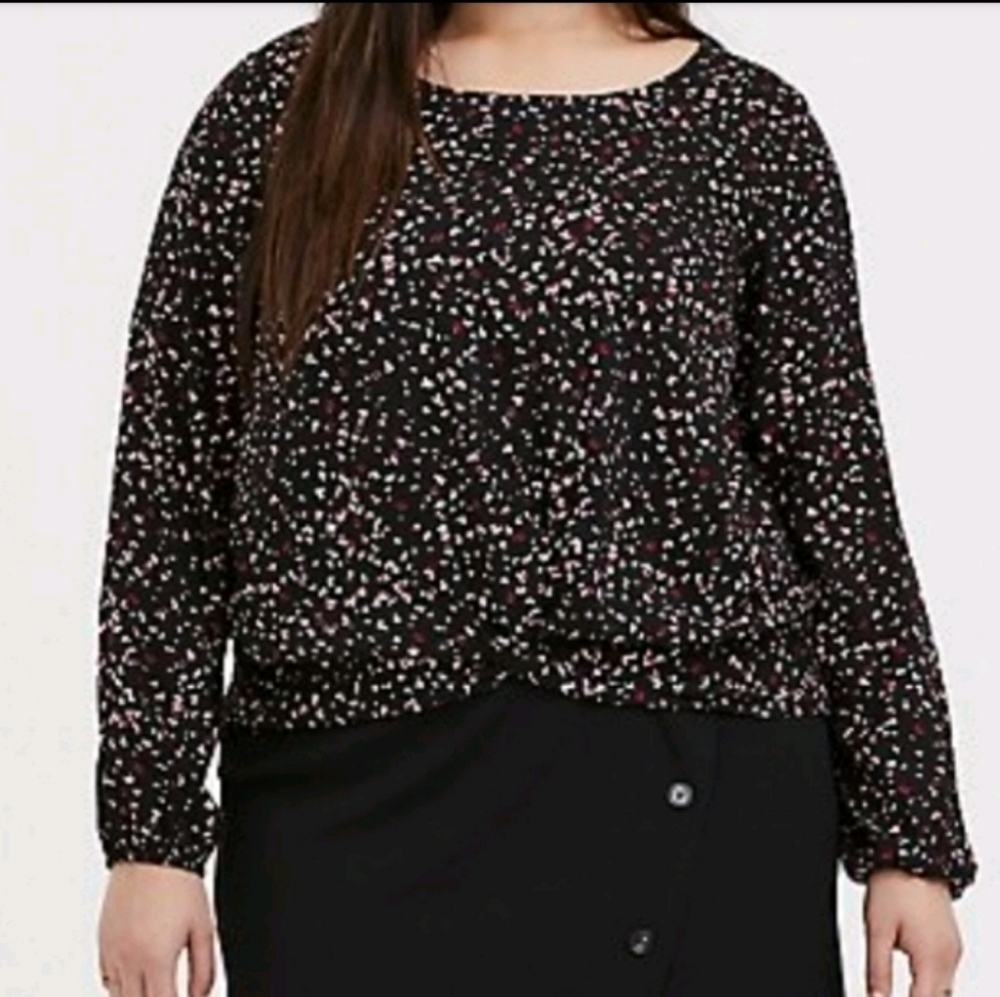 Torrid 1X leopard heart print Challis twist front blouse